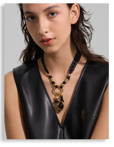 WP.Noir Heart Sun Necklace – Artistic Expression.3