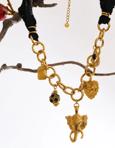 WP.Symbolic Elephant Heart Necklace – Meaningful Contrast.10