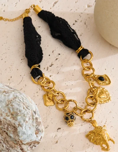 WP.Symbolic Elephant Heart Necklace – Meaningful Contrast.14