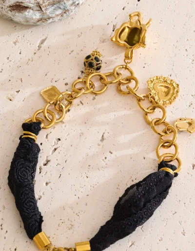 WP.Symbolic Elephant Heart Necklace – Meaningful Contrast.11