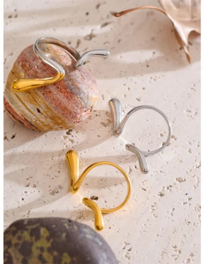 WP.Silken Wave Ring – Asymmetric Contour.8