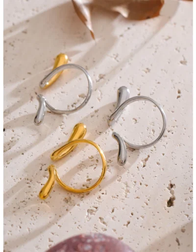 WP.Silken Wave Ring – Asymmetric Contour.6